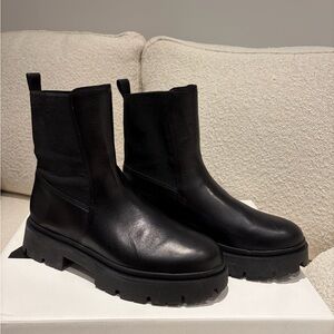 SCHUTZ Billie Casual Bootie